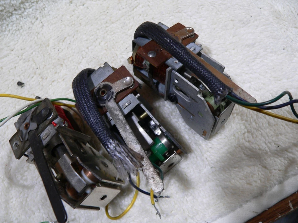 3 LIONEL – 100-5 E-Unit (3 Position) rebuilt tested lot of 3 for f3 units - Image 4 of 4