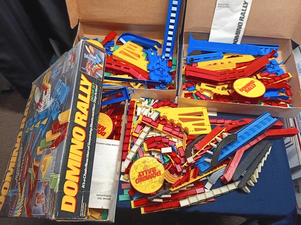 800+HUGE LOT Domino Rally Deluxe Set  1989 Pressman Toy Corp Vintage NO ROCKETS - Image 2 of 4