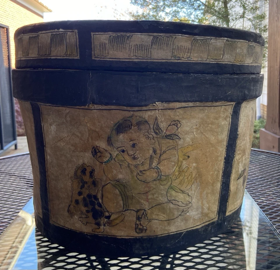 Antigua caja cubierta redonda grande china de papel maché Foto 3 de 4