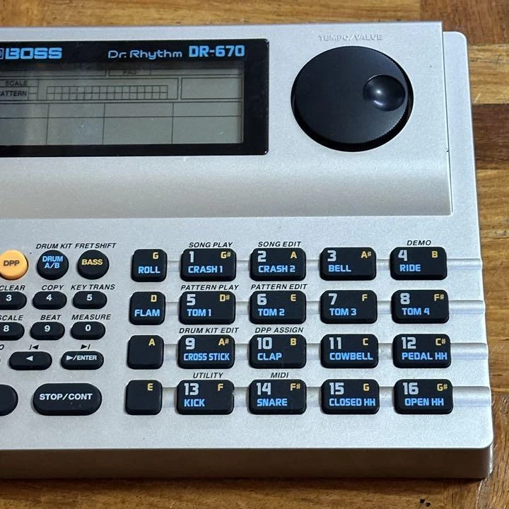 Batería electrónica BOSS DR-670 Dr.Rhythm muy buena Foto 3 de 4