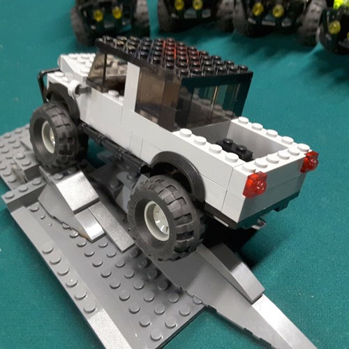 Erockzart custom gray MOC for AFOL Jeep Gladiator lifted Rubicon speed champions - Picture 2 of 11