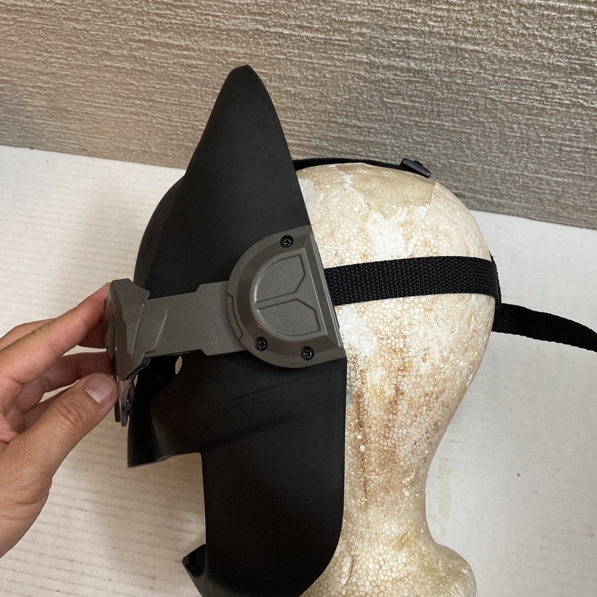 Mattel DC Justice League Batman Voice Changing Tactical Light-Up Helmet Mask EUC Mattel DC Justice League Batman Voice Changing Tactical Light-Up Helmet Mask EUC