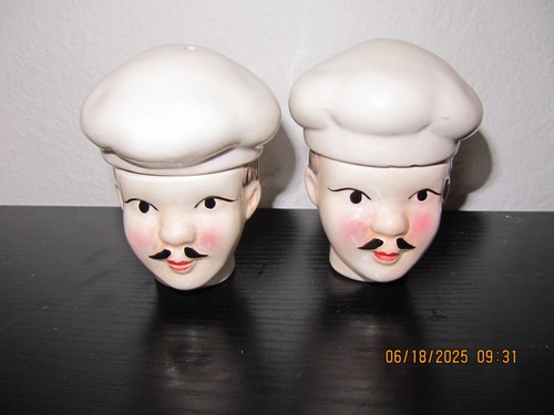 2 Vintage gestapelte französische italienische Koch Büste Salz und Pfefferstreuer