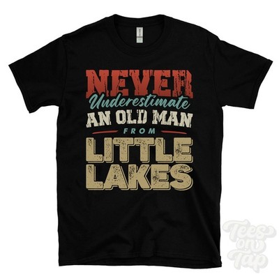 T-SHIRT NIE UNTERSCHÄTZE EINEN ALTEN MANN AUS KLEINEN SEEN lustig Weihnachtsgeschenk Devon