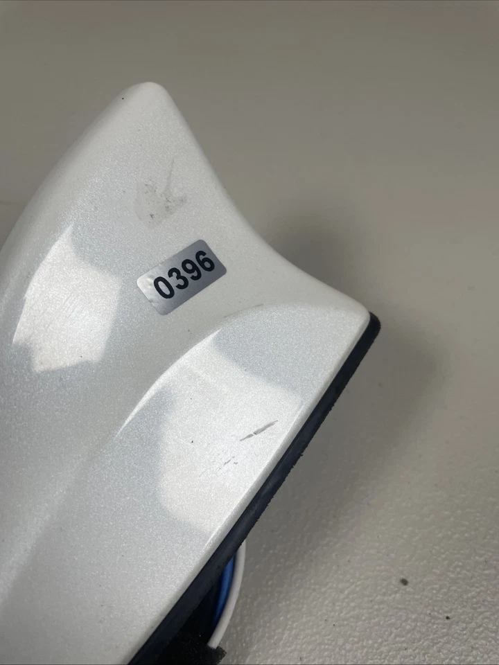 Hyundai Santa Fe 2013-2016 antena deportiva aleta de tiburón GPS techo OEM - blanco Foto 3 de 4