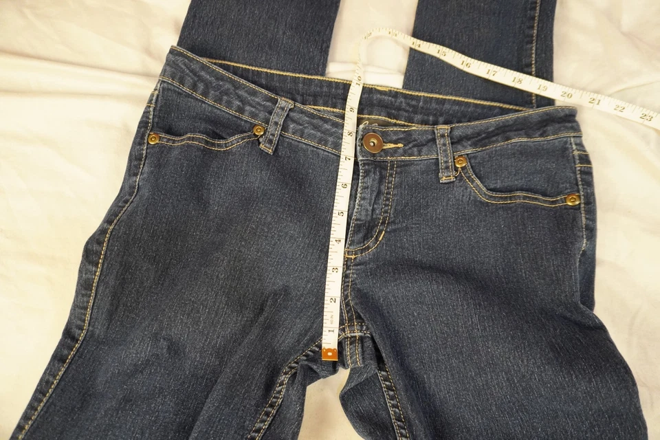 Pantalones de mezclilla ajustados City Streets para mujer de tiro bajo talla 9 juniors lavado oscuro elásticos Foto 3 de 4