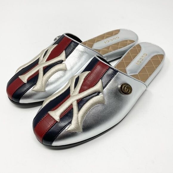 GUCCI ミュール GUCCI Women's NY Yankees Patch Mule Slide Leather Sandals