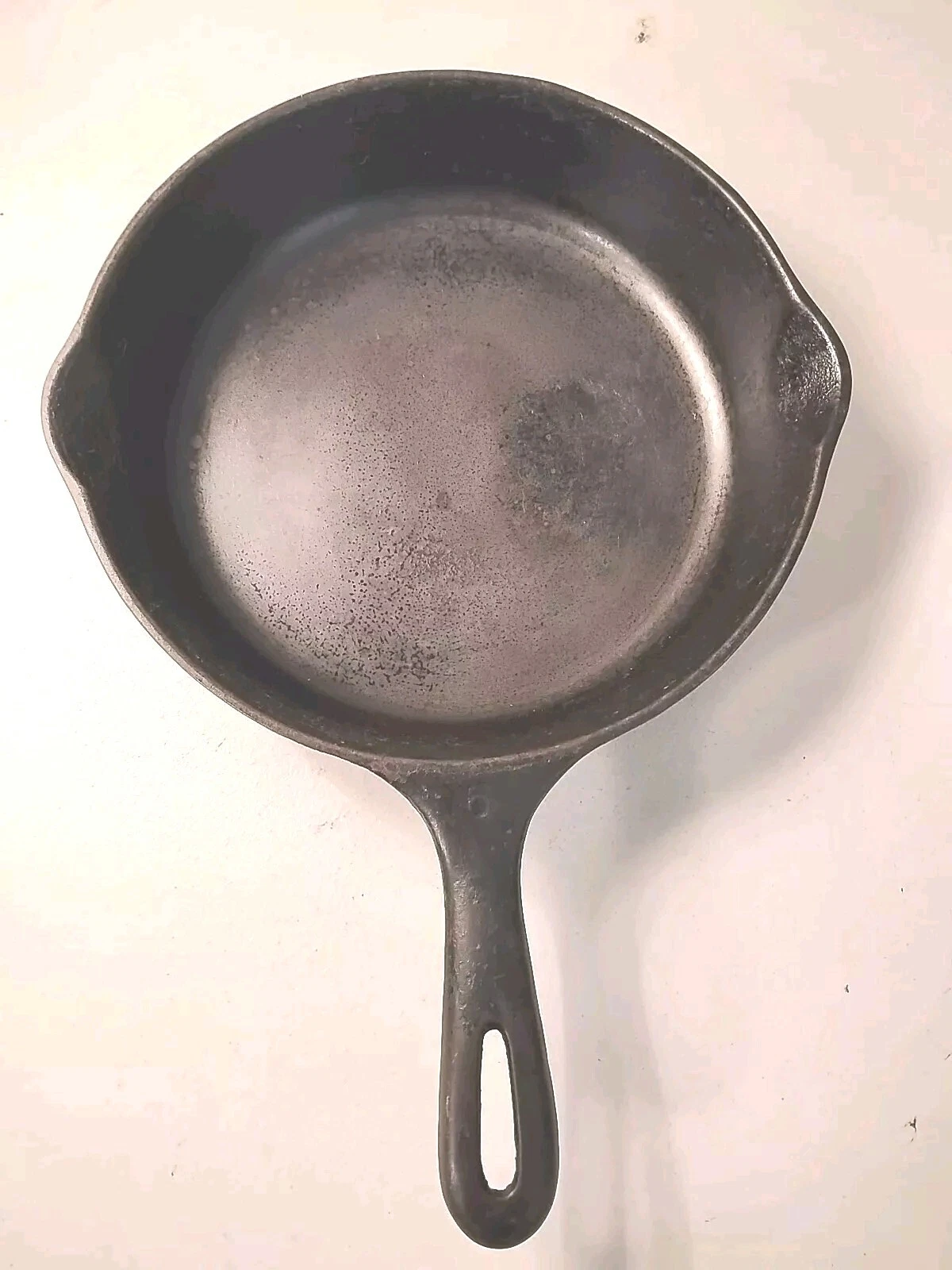 Wagner (Unmarked) Cast Iron Skillet #6 (9"), Makers Mark "Q"