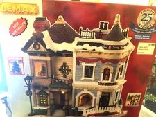 LEMAX  CHRISTMAS IN THE CITY PORCELAIN LIGHTED BUILDING 85432