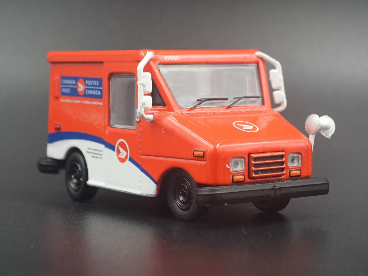 CANADA POSTAL SERVICE DELIVERY TRUCK LLV RARE 1 64 SCALE DIORAMA