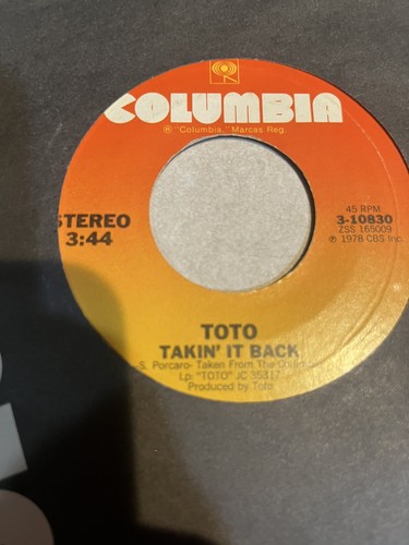 Toto "Hold The Line" 45 Record on COLUMBIA Label...70s Hard Rock/ Pop Rock in NM - Picture 2 of 2