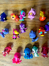 HATCHIMALS COLLEGGTIBLES Mixed Lot of 19 MINI FIGURES Cuties