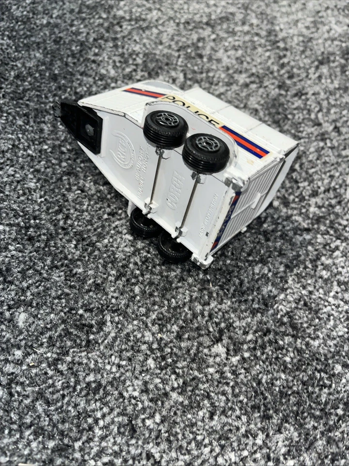 Corgi BEAUFORT DOUBLE HORSE BOX trailer police.  - Image 4 of 4