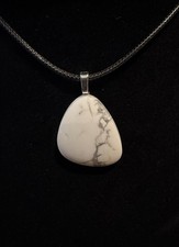 Stunning Artisan Crafted Howlite Pendant 24ct...