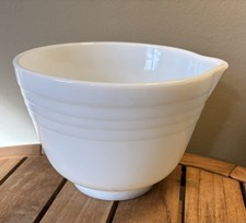 Vintage Pyrex Hamilton Beach Mixing Bowl #4 Spout Milk Glass Ribbed 7”x6.5”