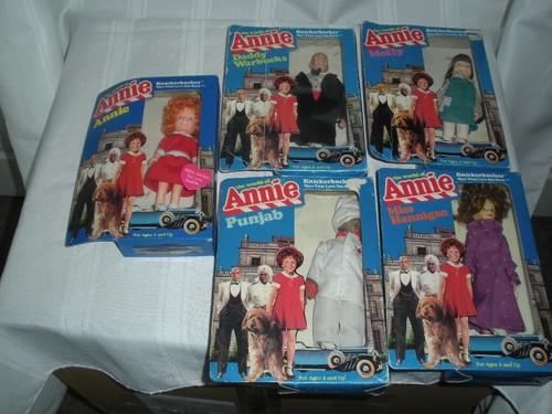 ANNIE COMPLETE FIVE PIECE DOLL SET KNICKERBOCKER FROM 1982 - Picture 2 of 13