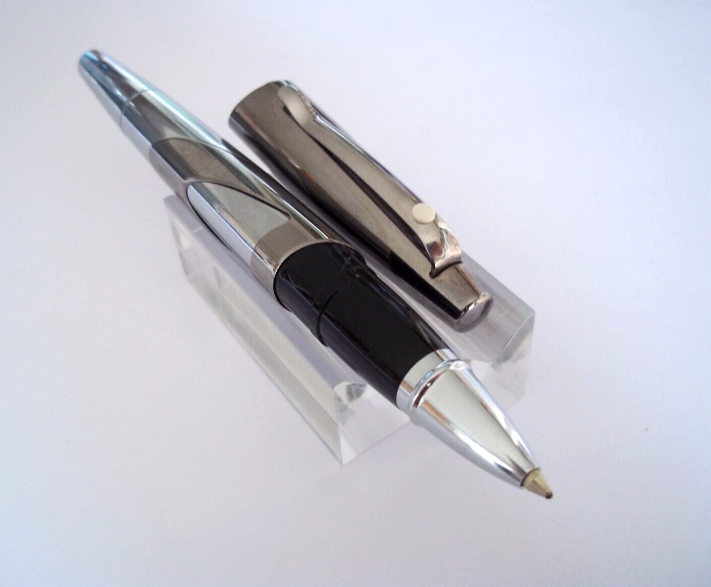 Stylo roller Sheaffer Intrigue : l'élégance de l'écriture de prestige en résine noire