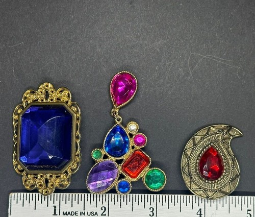 Lotto 3 spille Jeweltone Lucite strass filigrana paisley pendenti anni 80 belle - Foto 4 di 12