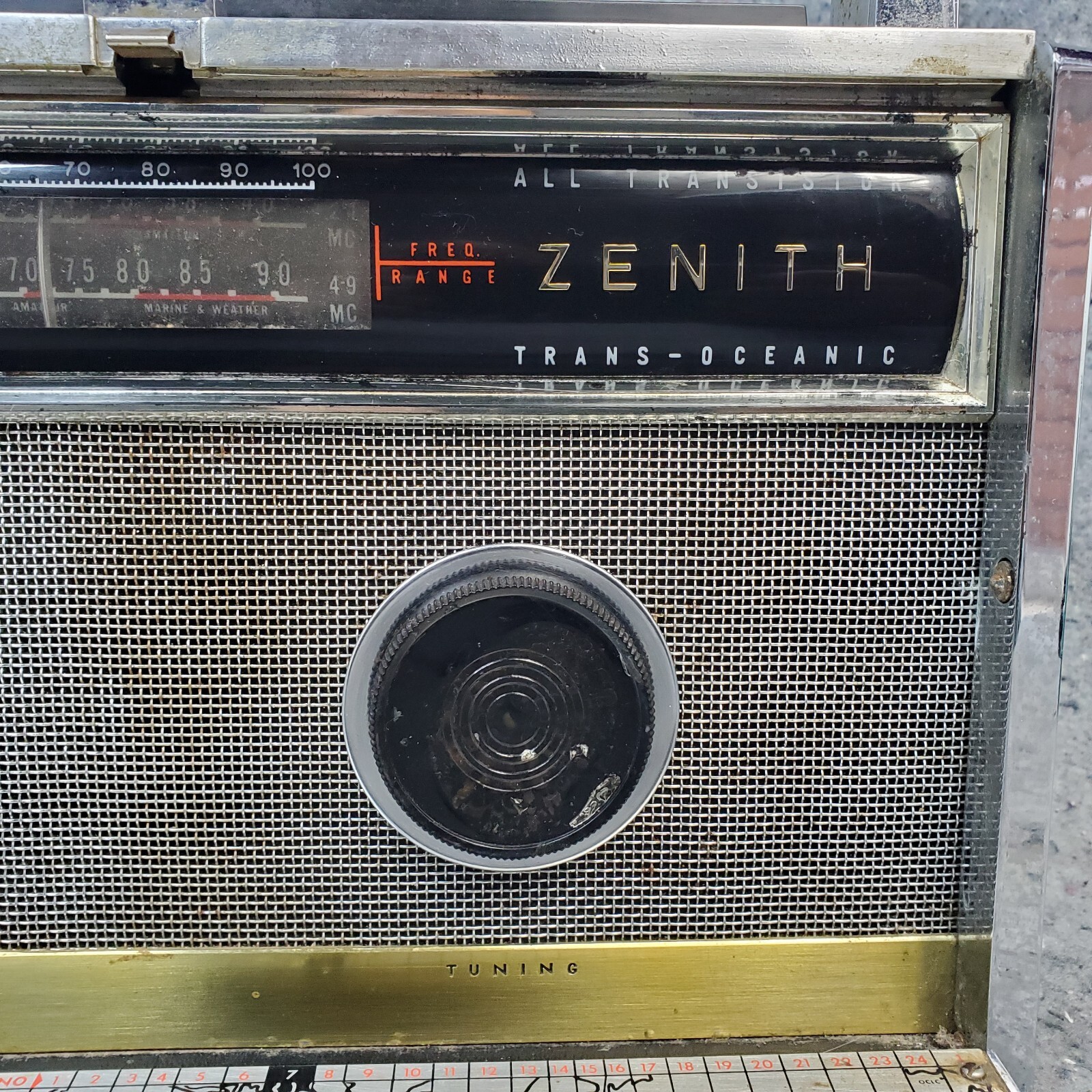 Vintage Zenith TransOceanic Royal 1000 All Transistor Radio Portable