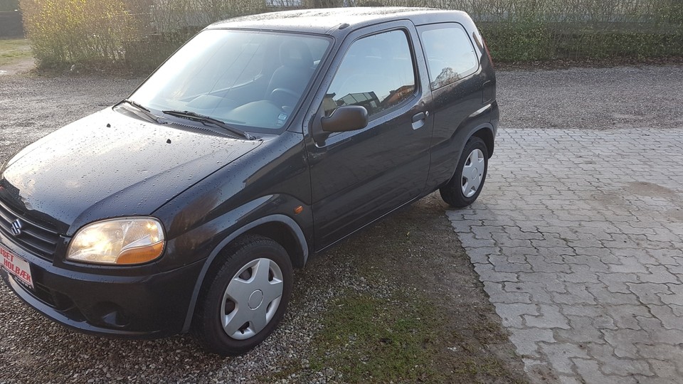 Suzuki ignis 2001