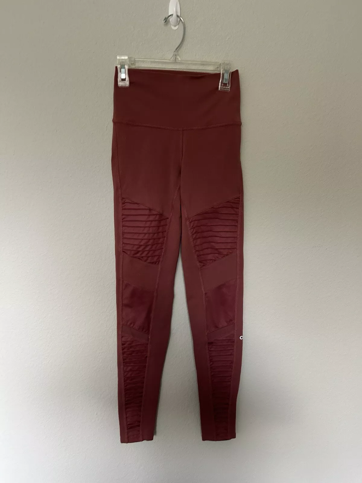 alo-yoga active athleisure casual lounge fall winter leggings