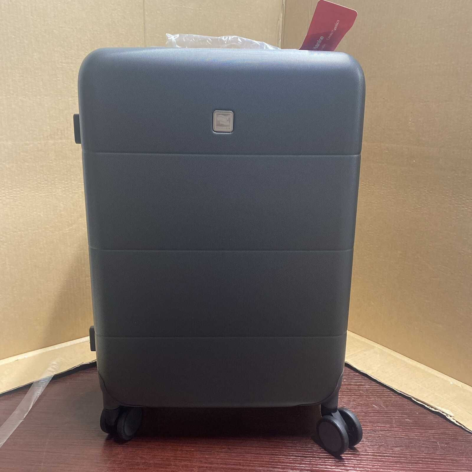 Hanke Carry On Luggage Spinner 20 in Graphite H9873 New-image