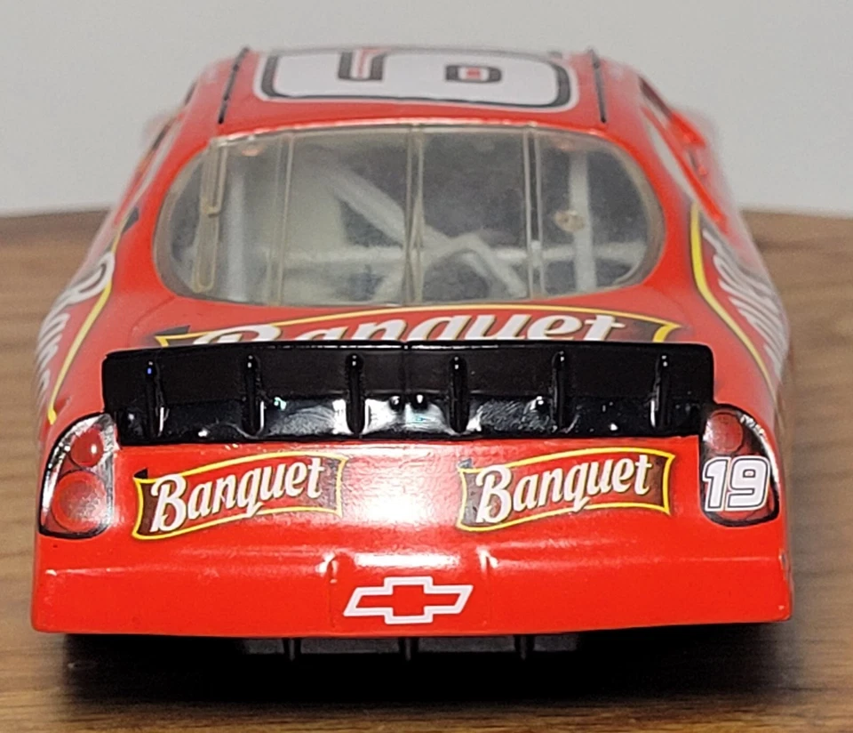 Coche de carreras Nascar Bobby LaBonte #19 2005 rojo Monte Carlo banquete Foto 3 de 4