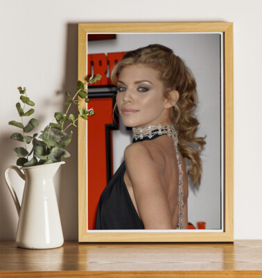 Annalynne McCord: 12''x8'' professionelles Foto