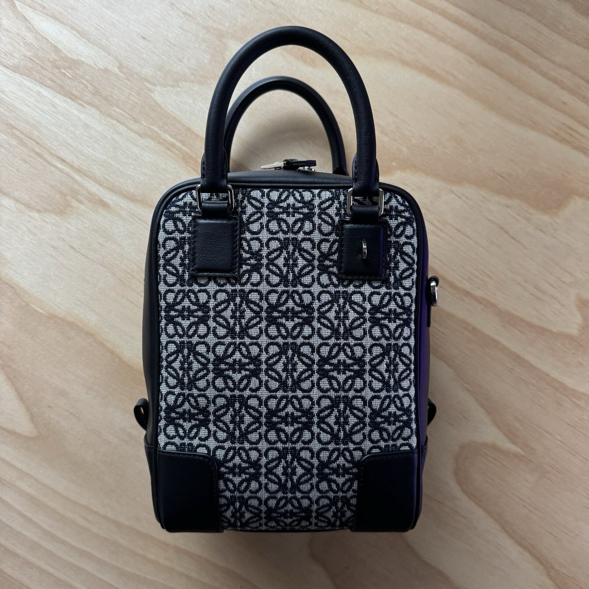 LOEWE Amazona 15 Vertical Anagram ショルダーバッグ ブラック LOEWE Amazona 15 bag in Anagram jacquard | *New w/ Tags* | eBay