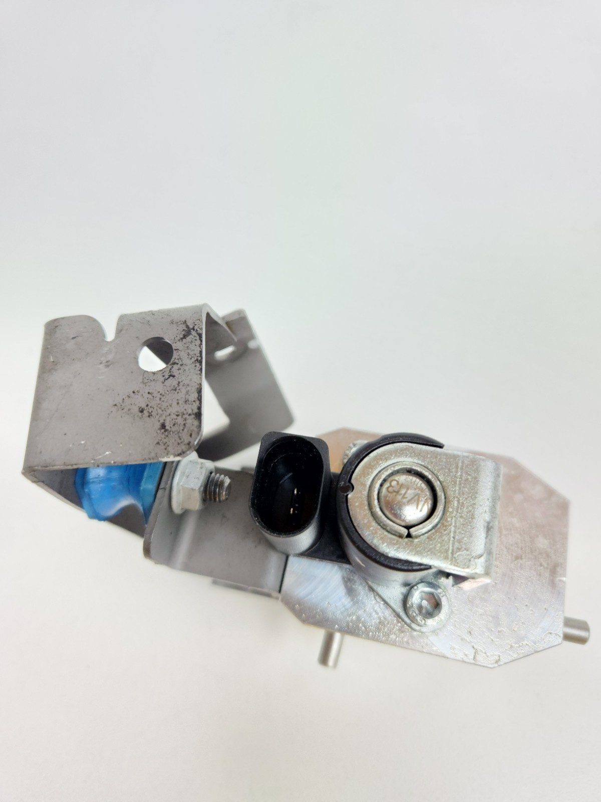 2015-2016 MCLAREN 650S SPIDER HYDRAULIC OIL VALVE BLOCK SOLENOID 11B1103CP OEM 