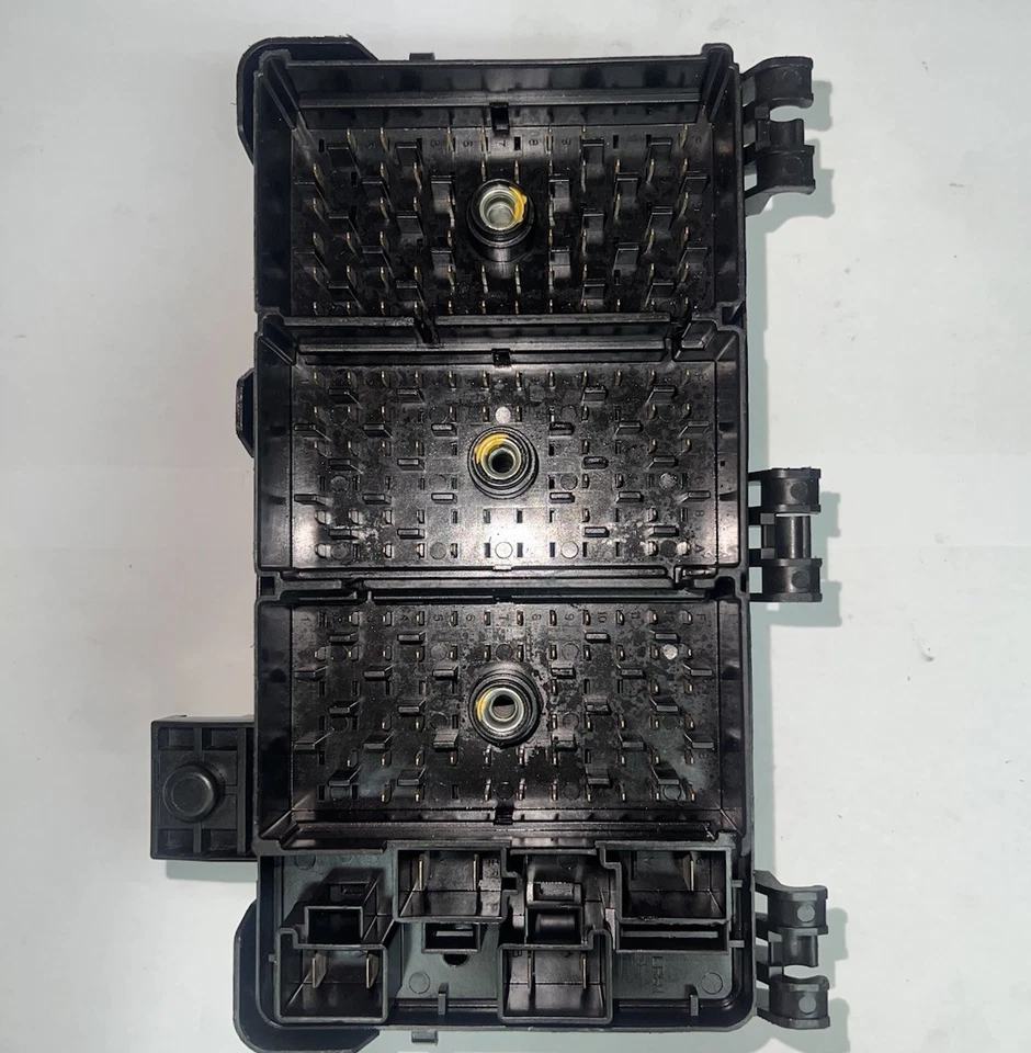 Motor de caja de fusibles Saturn serie L 2003 Foto 2 de 3