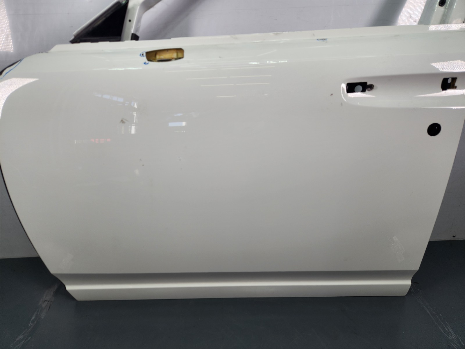 ✅ 10-14 OEM Rolls-Royce Ghost RR4 Front Left Driver Door Shell Panel White R33*