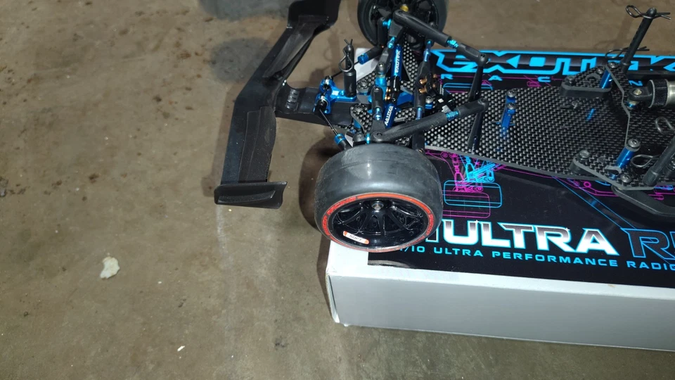 Exotek R5 Ultra CW con todas las piezas opcionales ruedas y carrocería Foto 2 de 4