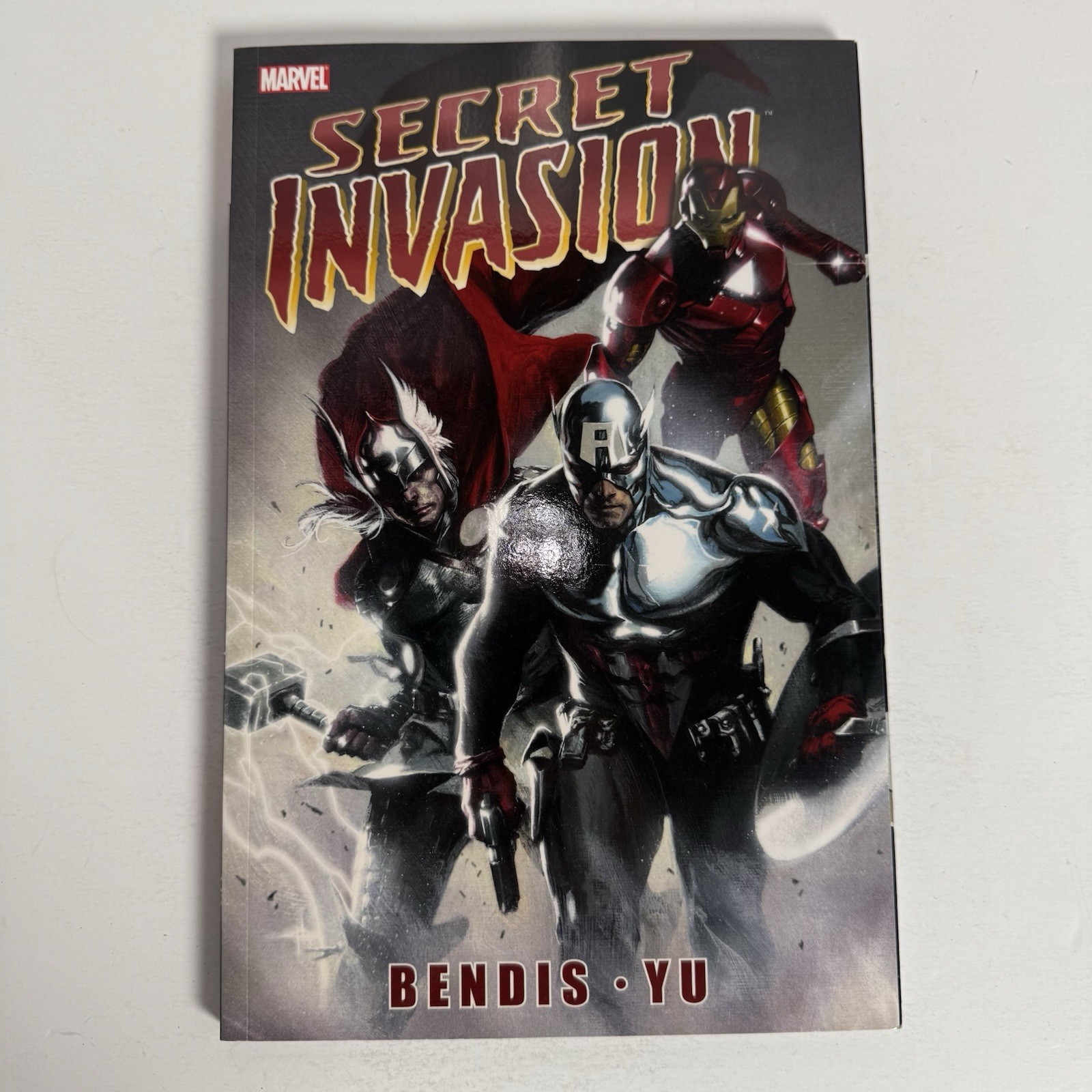 Marvel Secret Invasion TPB novela gráfica Bendis Yu 2009 comercio de bolsillo