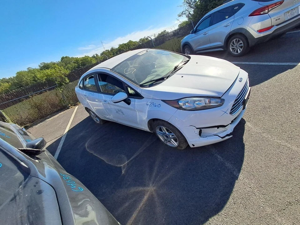 Maletero/portón trasero 4 puertas sedán sin alerón se adapta a 14-19 Fiesta 2711275 Foto 4 de 4