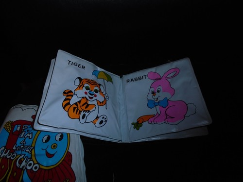 LOT OF 2 VINTAGE VINYL BATH BOOKS TUBBY THE TRAIN & EVENFLO BABY ANIMALS - Picture 2 of 2