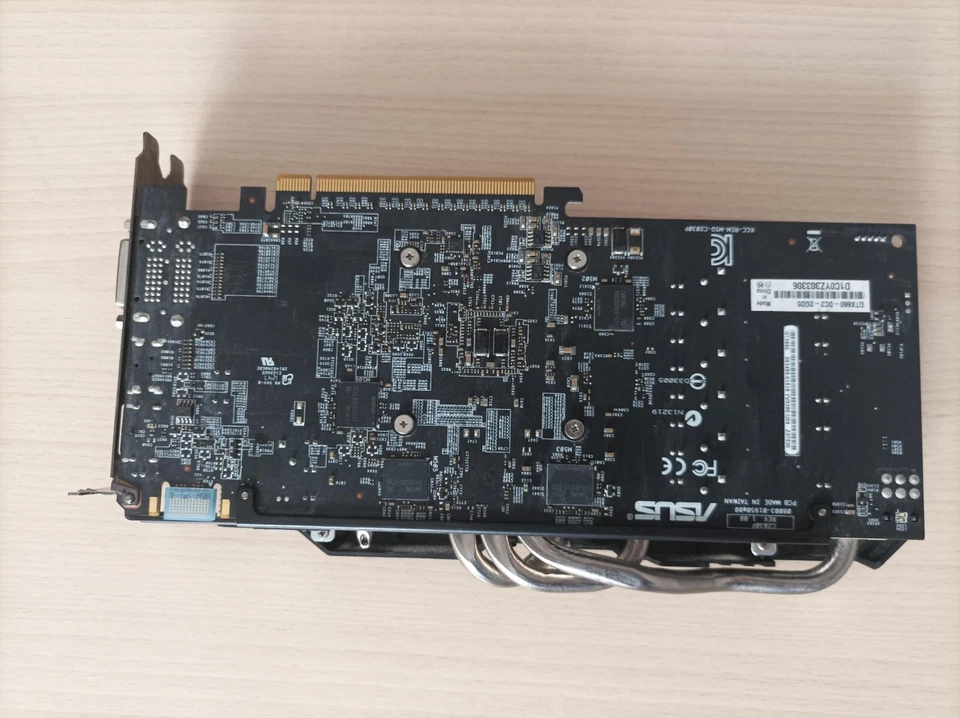 Tarjeta Gráfica ASUS GTX660 2GB DDR5 DirectCU II HDMI DP - Imagen 2 de 4