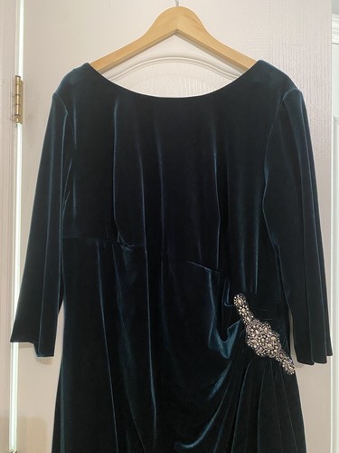 Alex Evenings Velvet Emerald Green Rhinestone Ruching cocktail dress Size 22W - Picture 2 of 9