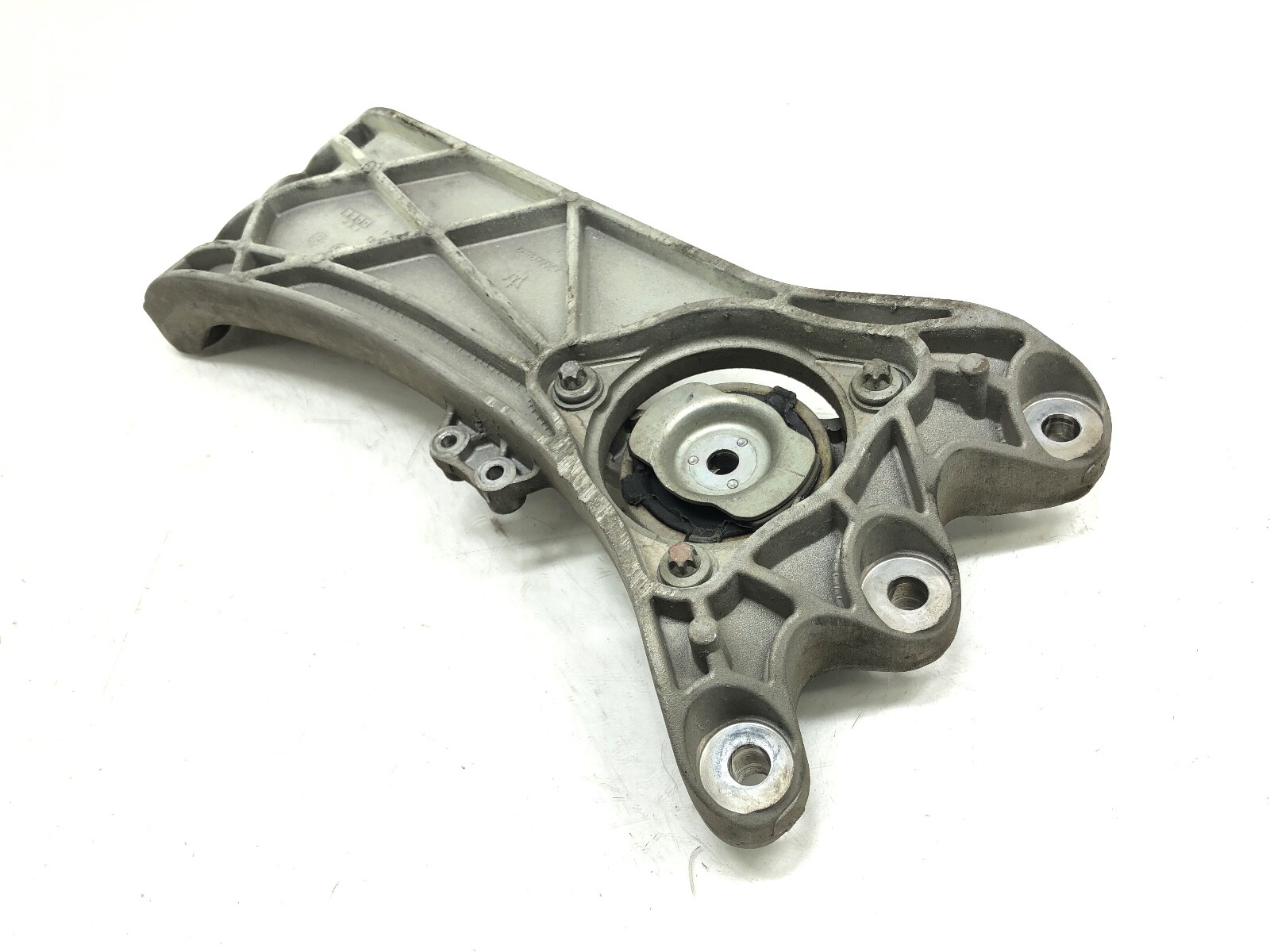 2014-2020 MASERATI QUATTROPORTE AWD GEARBOX MOUNT BRACKET OEM.