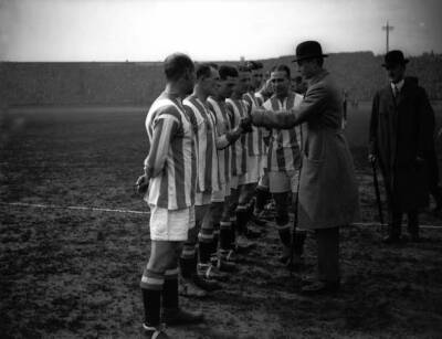 Prince Henry greets the Huddersfield team 1920 Old Photo