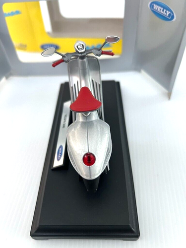 Vespa 946 Diecast Model 1:18 Welly Collection 2014 New in Box - Picture 6 of 8