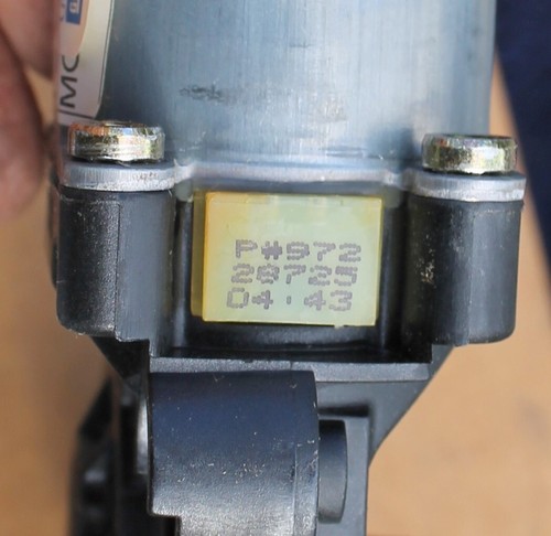 1997-2005 CHEVROLET OLDSMOBILE MALIBU CUTLASS WINDOW REGULATOR MOTOR Right Rear - Picture 6 of 14