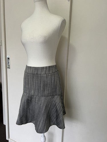 Review skirt 6 grey short in Excellent condition item5 - Picture 4 of 14