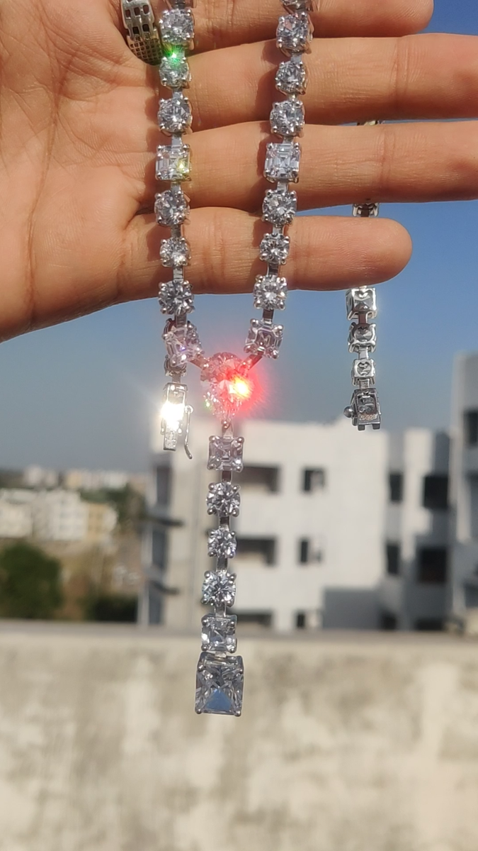 Most Popular Singer Rapper Drake Impressive Necklace Engagement