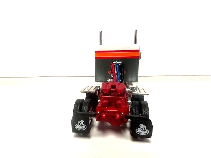DCP / FIRST GEAR 1/64 SCALE MACK SUPER LINER FLAT TOP WHITE