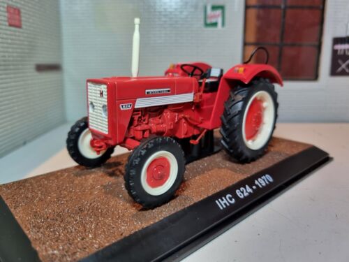 1:32 International Harvester McCormick IHC 624 Tractor 1970 Red Diecast Scale
