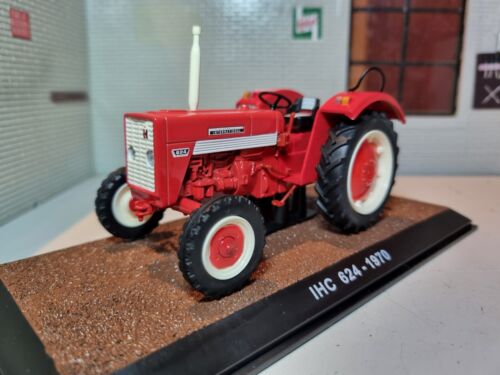 IHC 624 International Harvester McCormick Tractor 1970 Red 1:32 Diecast Scale - Picture 1 of 9