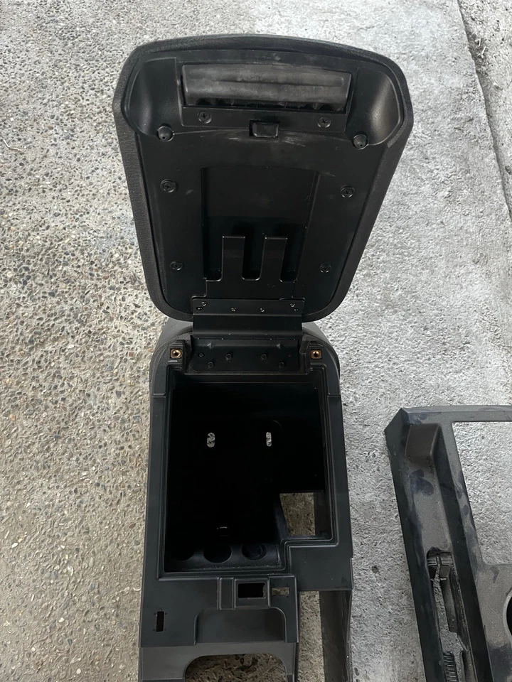 05-09 Ford Mustang consola central negra OEM 2005-2009 Foto 3 de 4