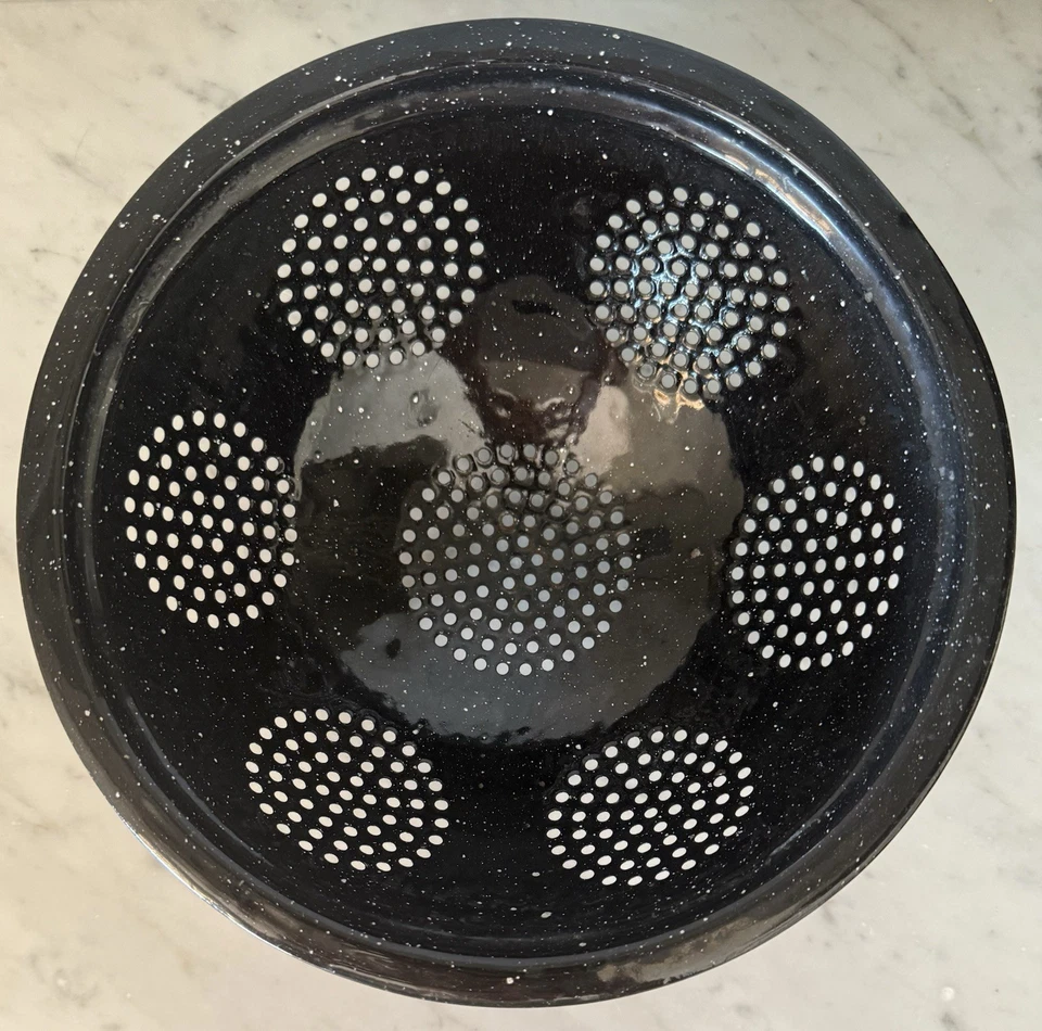 Vintage Collectible Decorative Black & White Speckled Enamelware Colander - Image 2 of 4