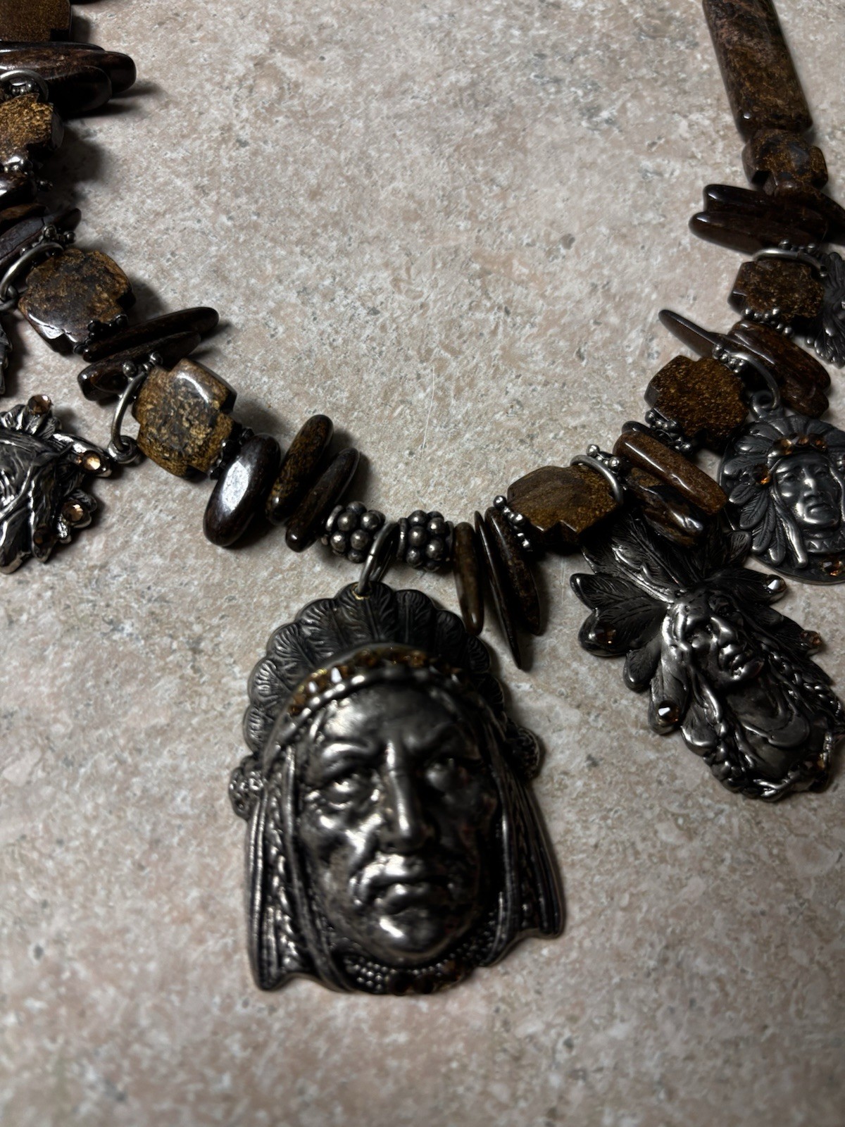 Native American–style statement necklace - image 5